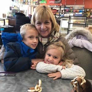 Meet your Posher, Leslie